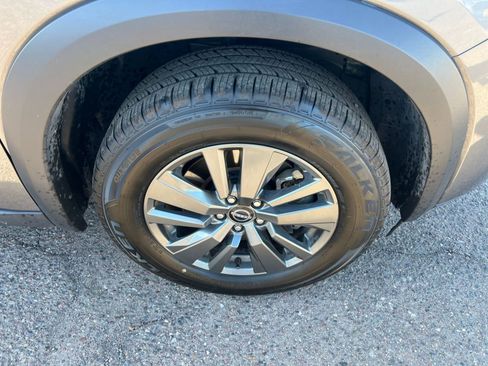 Used 2025 Nissan Pathfinder SV FWD image 32