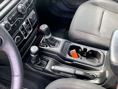 Used 2023 Jeep Gladiator Sport AWD/4WD image 17