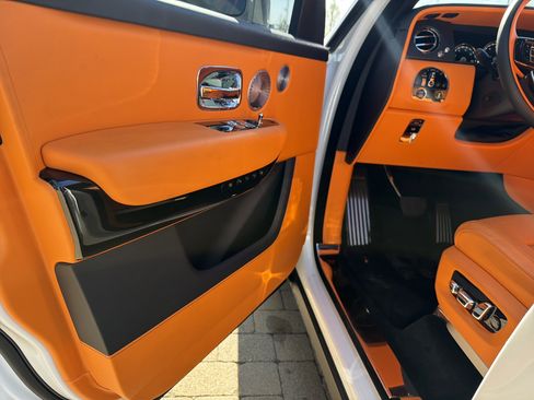 Certified 2024 Rolls-Royce Cullinan w/ Dark Exterior Package AWD/4WD image 15