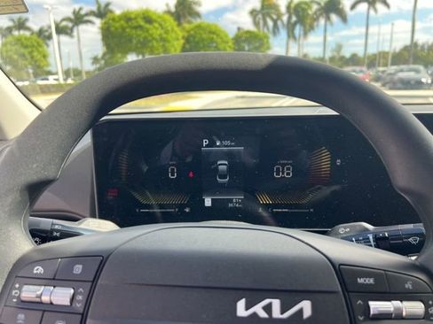 Used 2025 Kia K4 LX image 29
