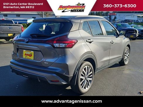Used 2023 Nissan Kicks SV image 5