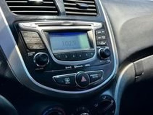 Used 2013 Hyundai Accent SE FWD image 14
