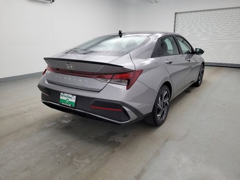 Used 2025 Hyundai Elantra Sport image 9