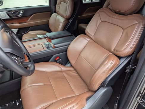 Used 2024 Lincoln Navigator Reserve image 12