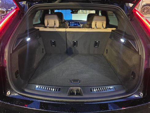 Used 2025 Cadillac XT4 Premium Luxury image 36