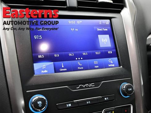 Used 2020 Ford Fusion SE FWD image 19