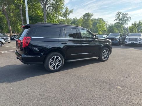 Used 2025 Ford Expedition Active AWD/4WD image 8
