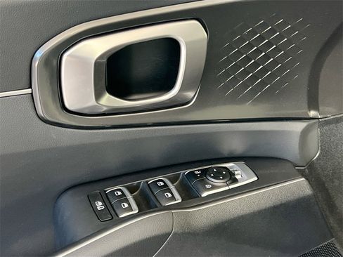 Certified 2024 Kia Sorento LX image 18
