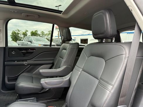 Used 2025 Lincoln Aviator AWD w/ Equipment Group 101A image 11