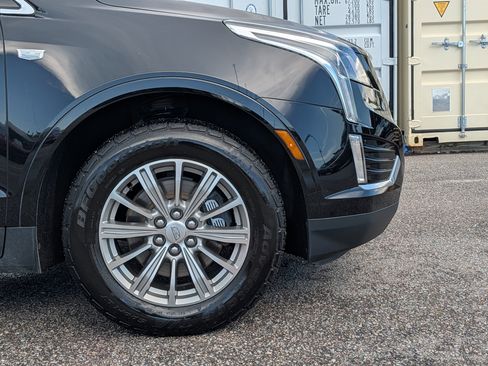Used 2017 Cadillac XT5 Luxury w/ Driver Awareness Package FWD image 11