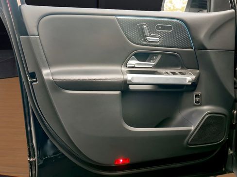 Used 2024 Mercedes-Benz GLB 250 image 30