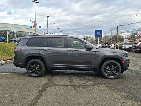 Used 2022 Jeep Grand Cherokee L Limited w/ Black Appearance Package AWD/4WD image 8