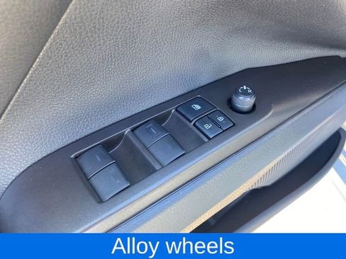 Used 2022 Toyota Camry SE image 16