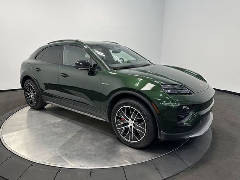 Certified 2025 Porsche Macan 4S Electric AWD/4WD image 8
