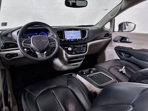 Used 2022 Chrysler Pacifica Touring-L FWD image 29