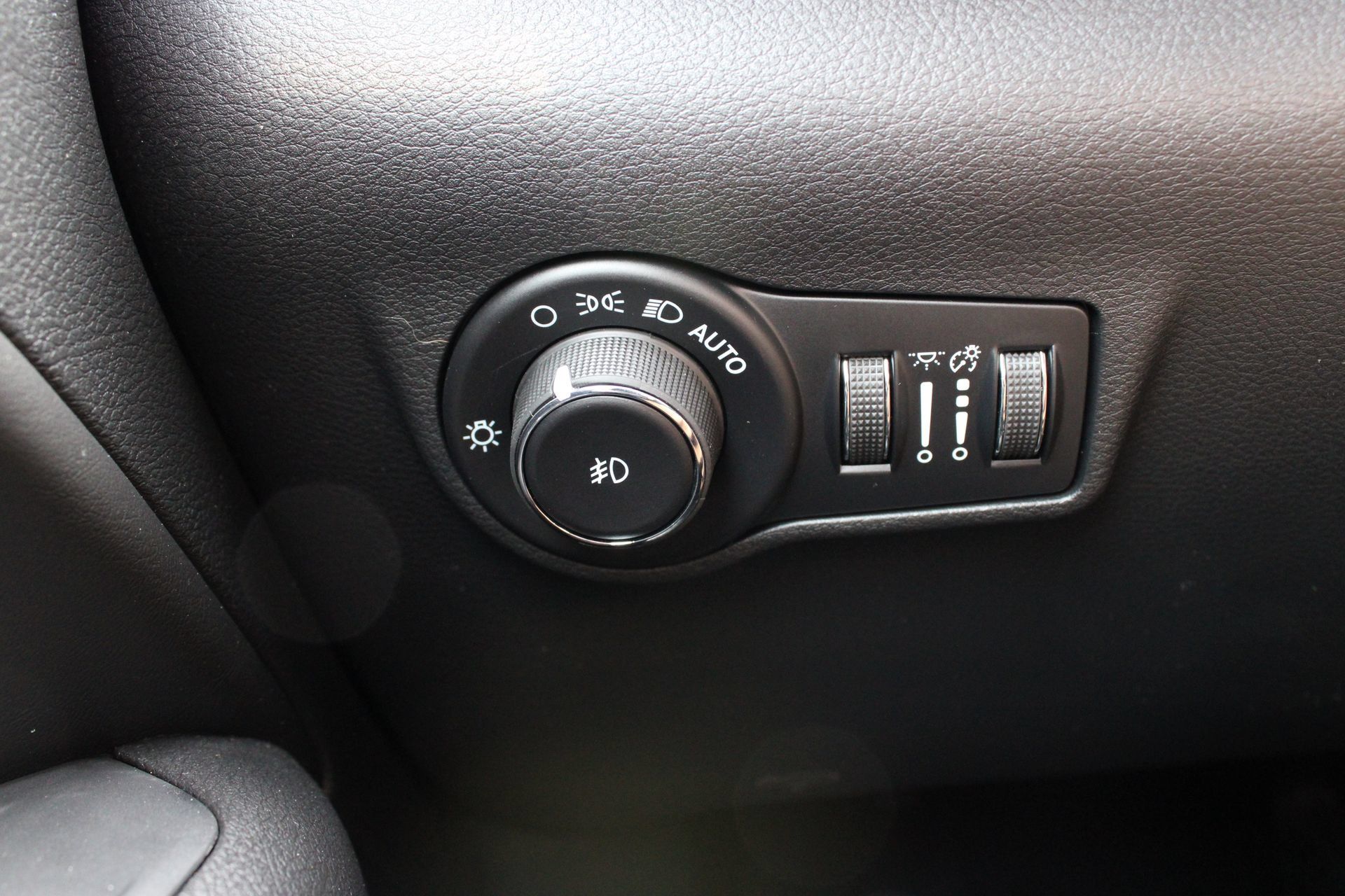 New 2026 Jeep Compass Latitude AWD/4WD image 25