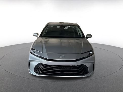 Used 2025 Toyota Camry LE image 16