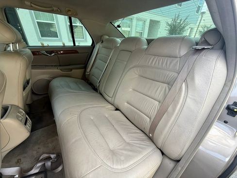 Used 2002 Cadillac De Ville Sedan w/ Comfort/Convenience Pkg FWD image 9