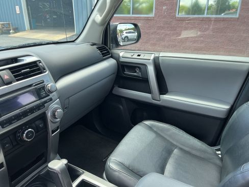 Used 2010 Toyota 4Runner SR5 AWD/4WD image 7