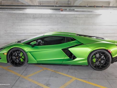 Used 2024 Lamborghini Revuelto image 7