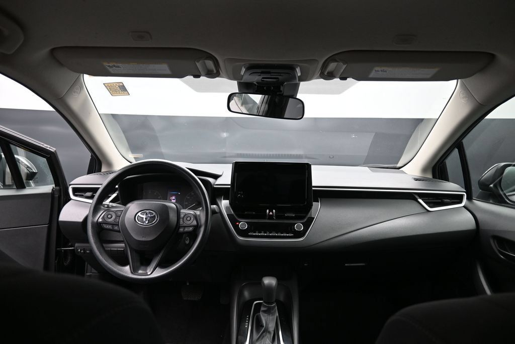 Used 2025 Toyota Corolla LE FWD image 24