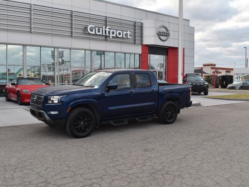 Used 2023 Nissan Frontier SV w/ SV Convenience Package image 2