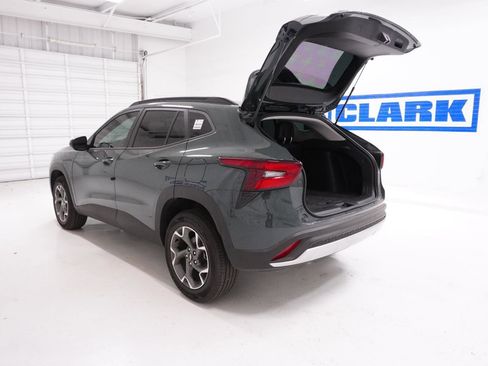 Used 2026 Chevrolet Trax LT w/ Driver Confidence Package image 7