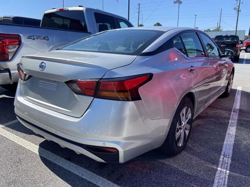 Used 2023 Nissan Altima 2.5 S FWD image 6
