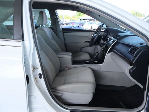 Used 2015 Toyota Camry LE image 35