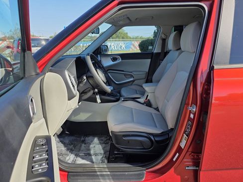 Used 2022 Kia Soul LX image 13
