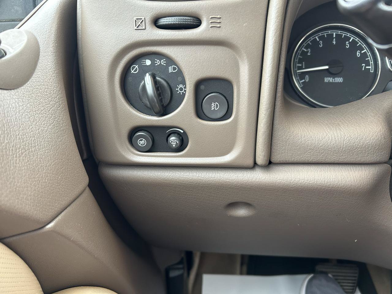 Used 2005 Buick Rainier CXL AWD/4WD image 25