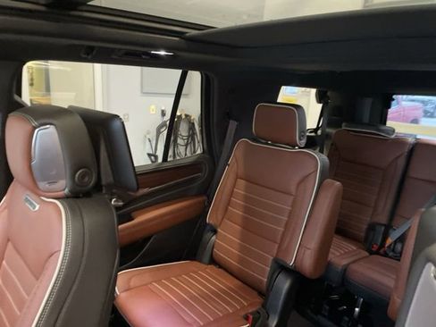 Used 2024 GMC Yukon Denali Ultimate image 24