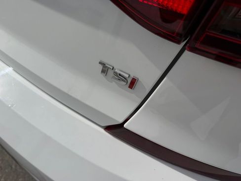 Used 2018 Volkswagen Passat 2.0T SE w/ SE Lighting Package image 12