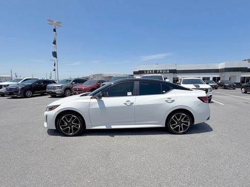 Used 2024 Nissan Sentra SR w/ SR Premium Package FWD image 8