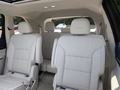Used 2025 Buick Enclave Avenir w/ Super Cruise Package AWD/4WD image 14