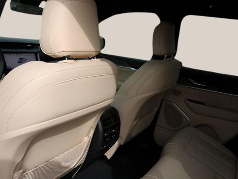 New 2026 Jeep Grand Cherokee Limited RWD image 14