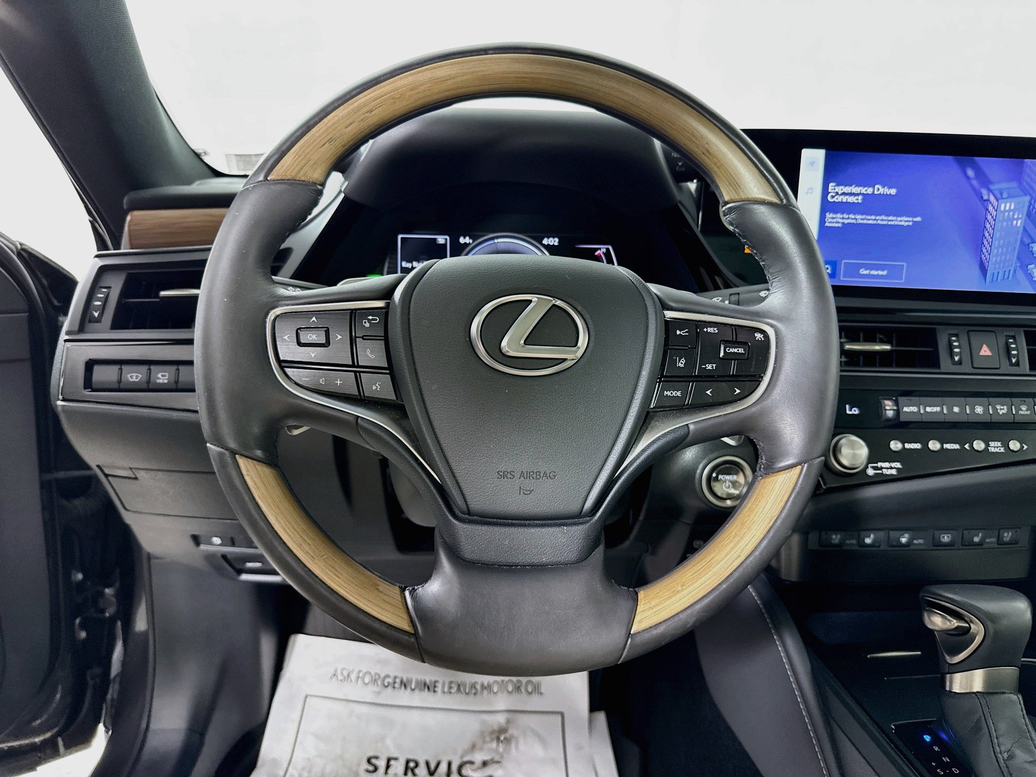 Used 2023 Lexus ES 300h Ultra Luxury FWD image 12
