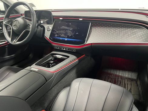 Used 2025 Mercedes-Benz E 350 4MATIC Sedan image 28