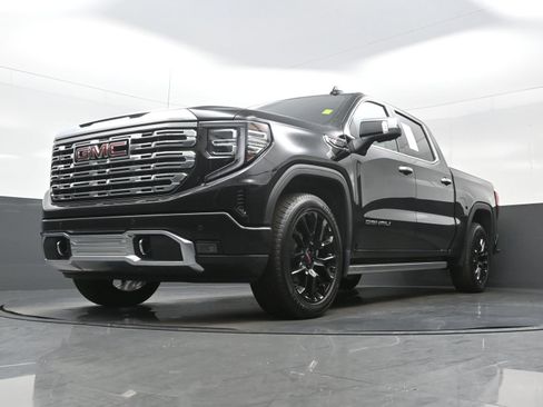 Used 2023 GMC Sierra 1500 Denali w/ Technology Package AWD/4WD image 32