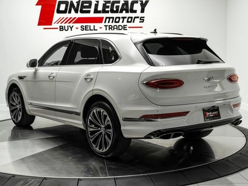 Used 2024 Bentley Bentayga AWD/4WD image 12