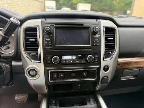Used 2017 Nissan Titan SL RWD image 20