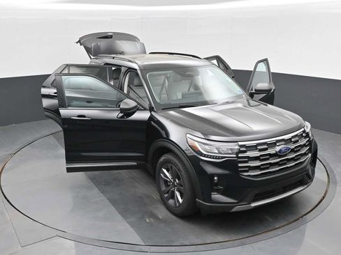 Used 2025 Ford Explorer Active w/ Active Comfort Package AWD/4WD image 29