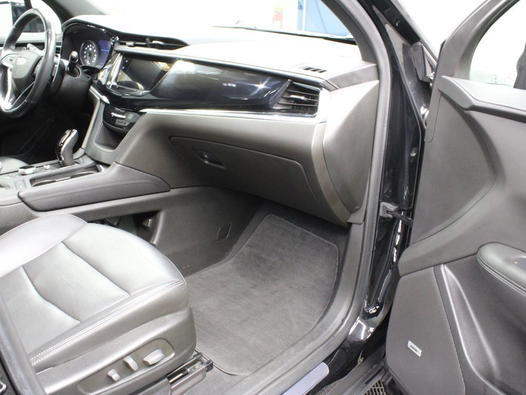 Used 2022 Cadillac XT6 Sport w/ Technology Package AWD/4WD image 40