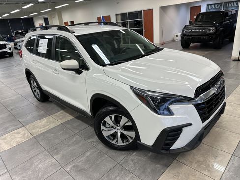 Used 2024 Subaru Ascent Premium w/ Convenience Package image 11