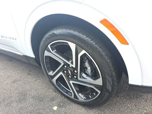 New 2026 Chevrolet Equinox EV LT image 9