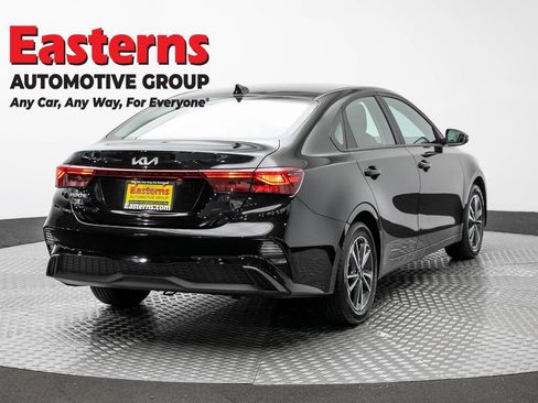 Used 2023 Kia Forte LXS w/ LXS Technology Package FWD image 5