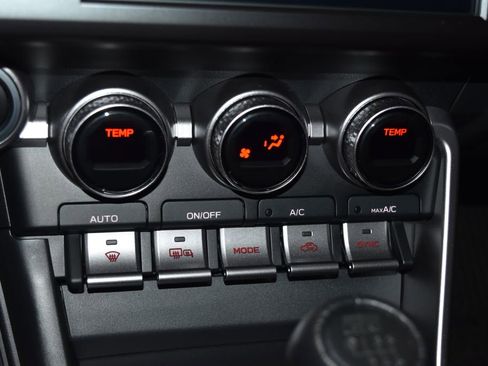 Used 2025 Toyota GR86 Premium image 11