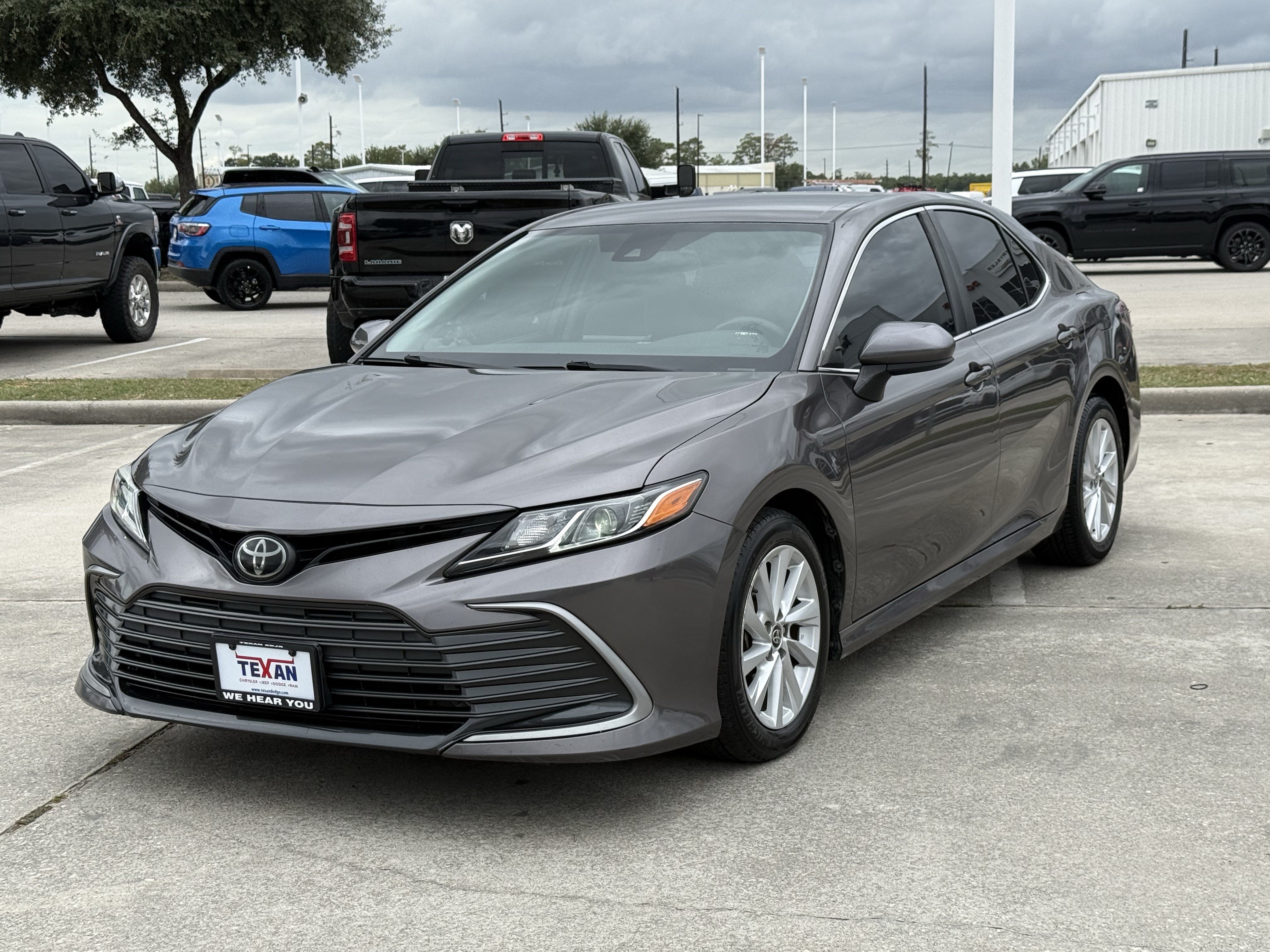 Used 2022 Toyota Camry LE FWD image 9
