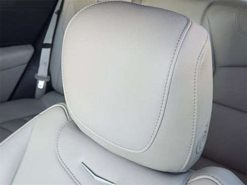 Used 2021 Cadillac XT4 Premium Luxury image 24