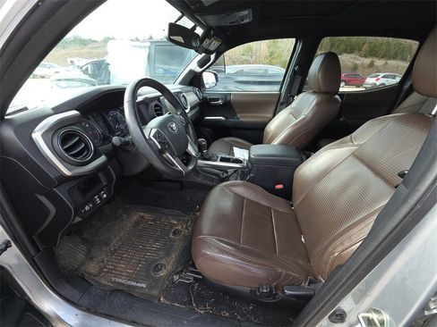 Used 2017 Toyota Tacoma Limited image 10